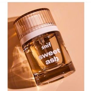 Fragrance: Sweet Ash, spray perfume